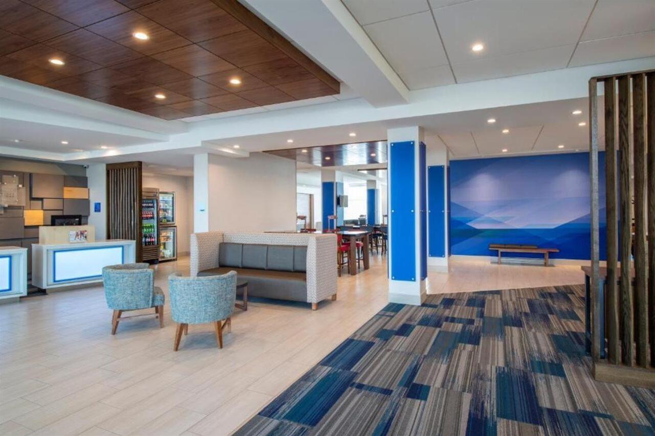 Holiday Inn Express & Suites Kelowna - East By Ihg Dış mekan fotoğraf