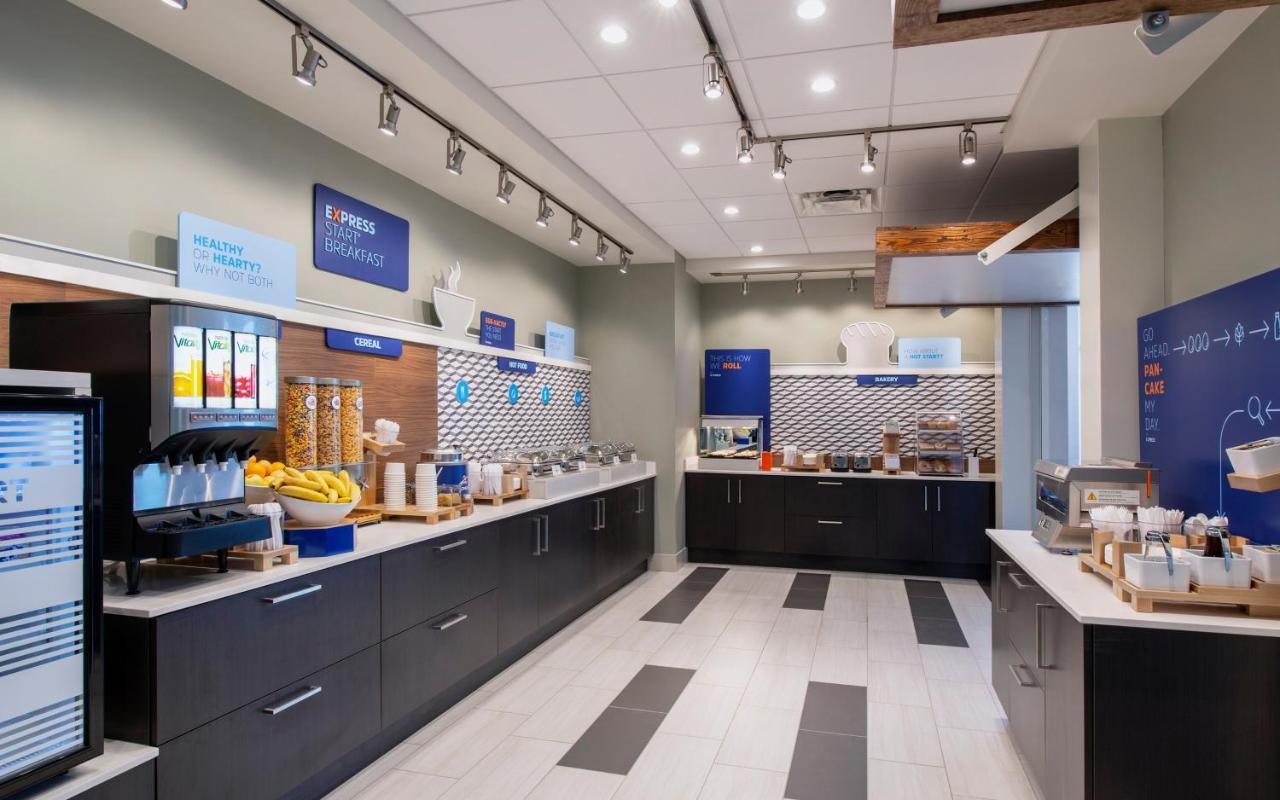 Holiday Inn Express & Suites Kelowna - East By Ihg Dış mekan fotoğraf