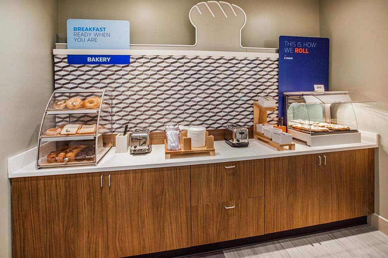 Holiday Inn Express & Suites Kelowna - East By Ihg Dış mekan fotoğraf